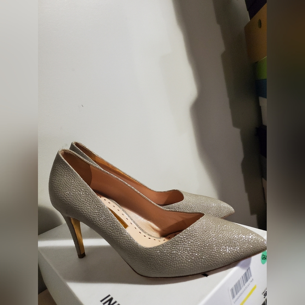 Sz 38 NIB $675 Rupert Sanderson pumps